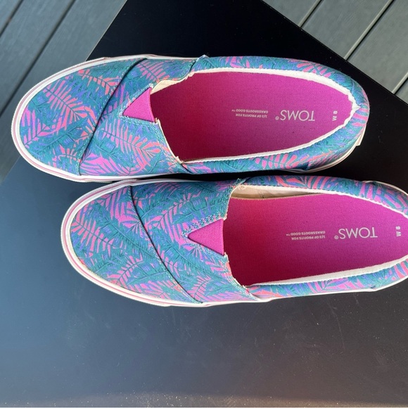 TOMS Tropical Print Slip-On Shoes - Picture 4 of 5